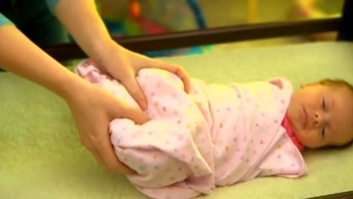 Comment Emmailloter Bebe Pour Eviter Les Problemes De Hanche
