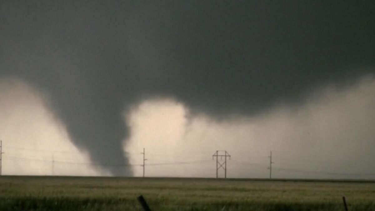 Oklahoma trois chasseurs d orages tu s par une puissante tornade