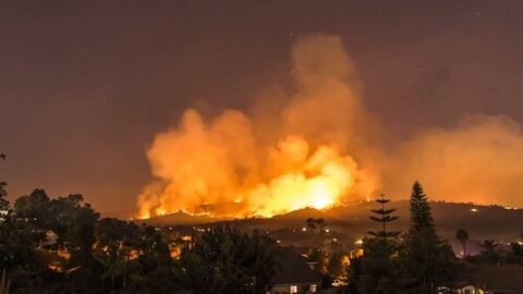 Incendie en Californie : les impressionnantes images d'un feu ravageur