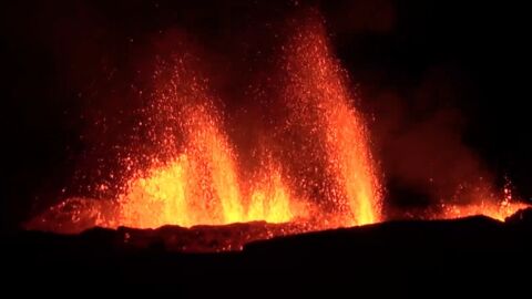 Les incroyables images de l’éruption du Piton de la Fournaise filmée depuis les airs