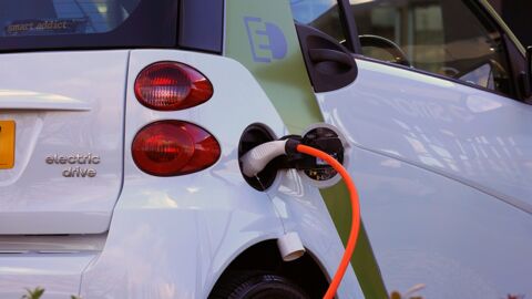 Les voitures électriques sont-elles vraiment plus écologiques que les voitures à essence ?