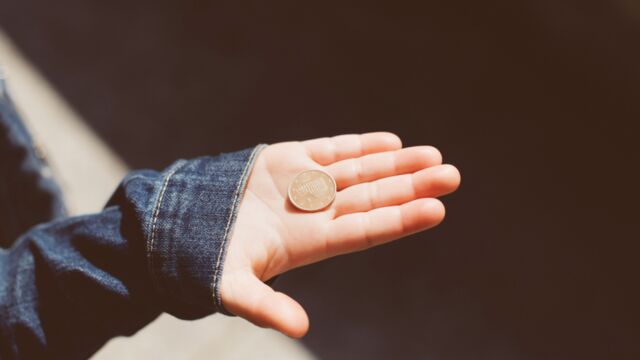 Un enfant de huit ans découvre une pièce de monnaie vieille de 1800 ans en  jouant