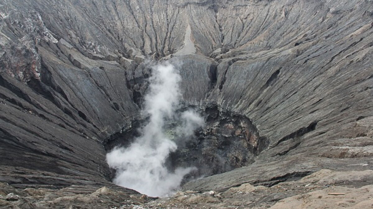 Un géologue trouve un cratère géant en France, et fait une découverte