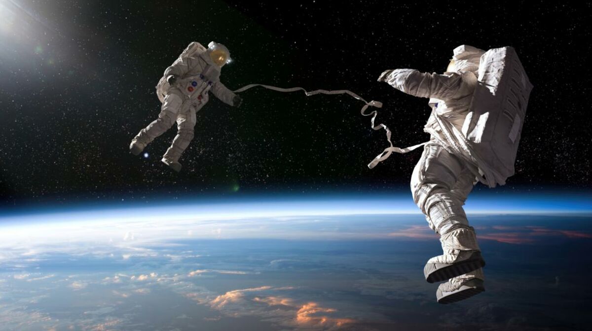 Une astronaute de la NASA perd une boîte à outils valant une