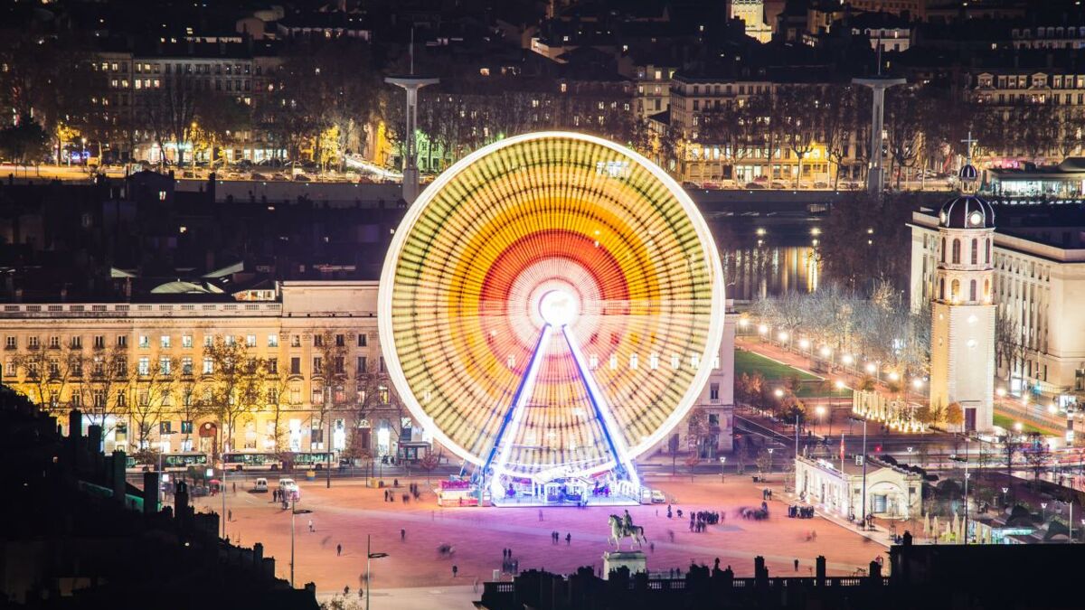 Lyon : « Nostalgiques de la tradition » ou « étouffés » par le monde, ces  Lyonnais qui fuient la Fête des lumières