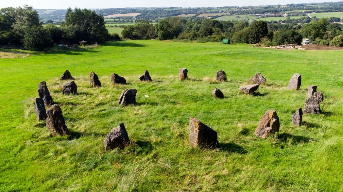 Un mystérieux cercle de pierres préhistorique découvert au Royaume-Uni (Vidéo)