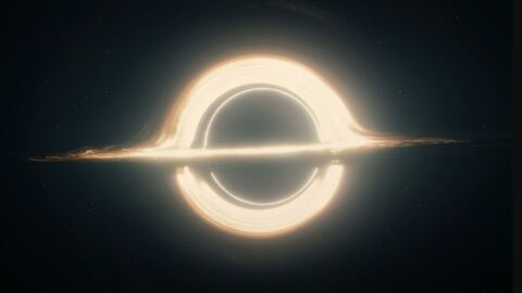 L'incroyable explosion d'un trou noir supermassif capturée en images