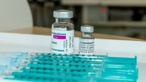 Covid-19 : l'efficacité du vaccin Pfizer diminuerait plus vite que celle d'AstraZeneca face au variant Delta