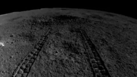 Un rover détecte un étrange gel sur la face cachée de la Lune