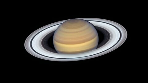 Espace : Hubble capture une incroyable photo de Saturne et ses anneaux