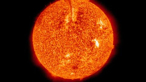 Une tempête solaire pourrait provoquer "une apocalypse d'internet" dès 2023