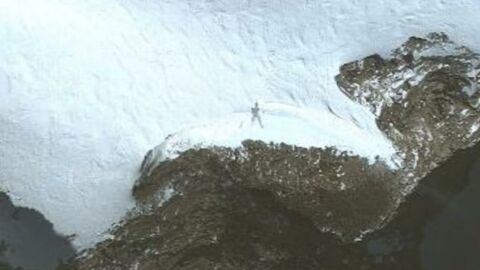 Extraterrestre : un chasseur d'aliens aurait repéré une créature de 20 mètres de haut en Antarctique