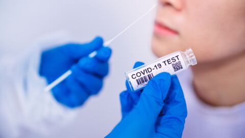Coronavirus : Des tests locaux rapides et massifs pourraient éradiquer l’épidémie en six semaines selon une étude