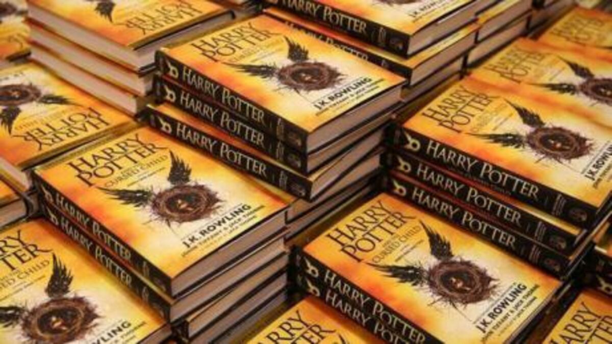 W Polsce z szokującego powodu pali się książki o Harrym Potterze