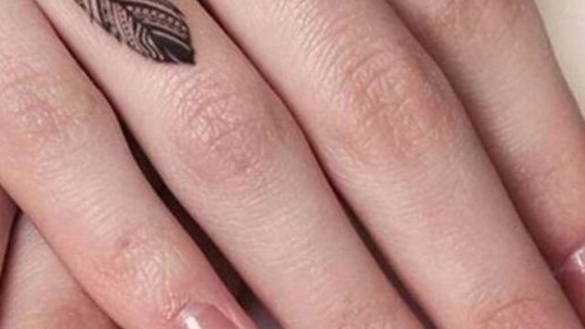 32+ Feather Tattoos On Fingers