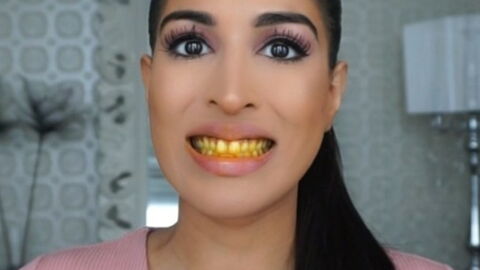 Here's A Simple Method To Whiten Your Teeth Naturally