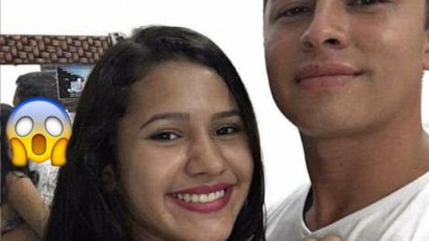 One Detail in This Photo Is Terrifying The Internet… Look At The Reflection In The Mirror