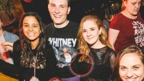 There's Something Very Wrong With This Photo - But No One Can Spot It...