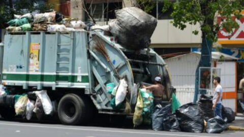 This woman dumped into garbage truck in horrifying accident