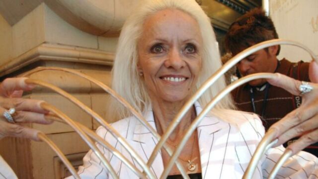 Minnesota Woman Breaks Guinness World Record for Longest Nails in the World  -
