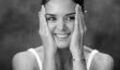 Katie Holmes proudly showed off her grey hair, impressing the web
