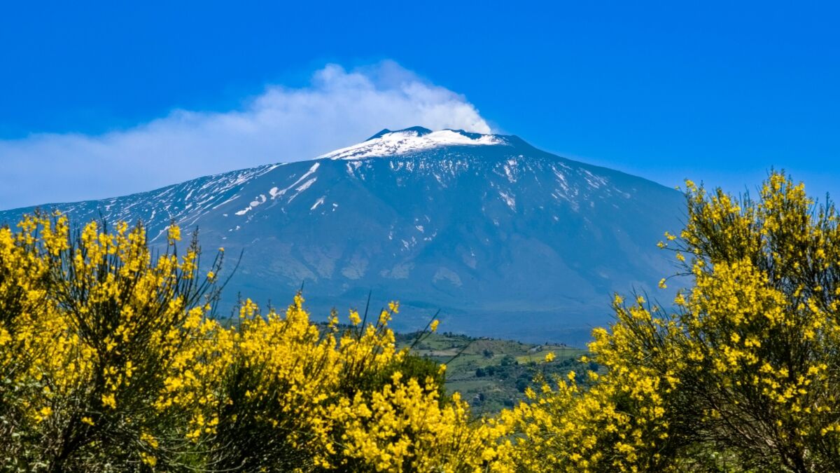 Mount Etna Europe's most active volcano erupts, covering Sicilian city