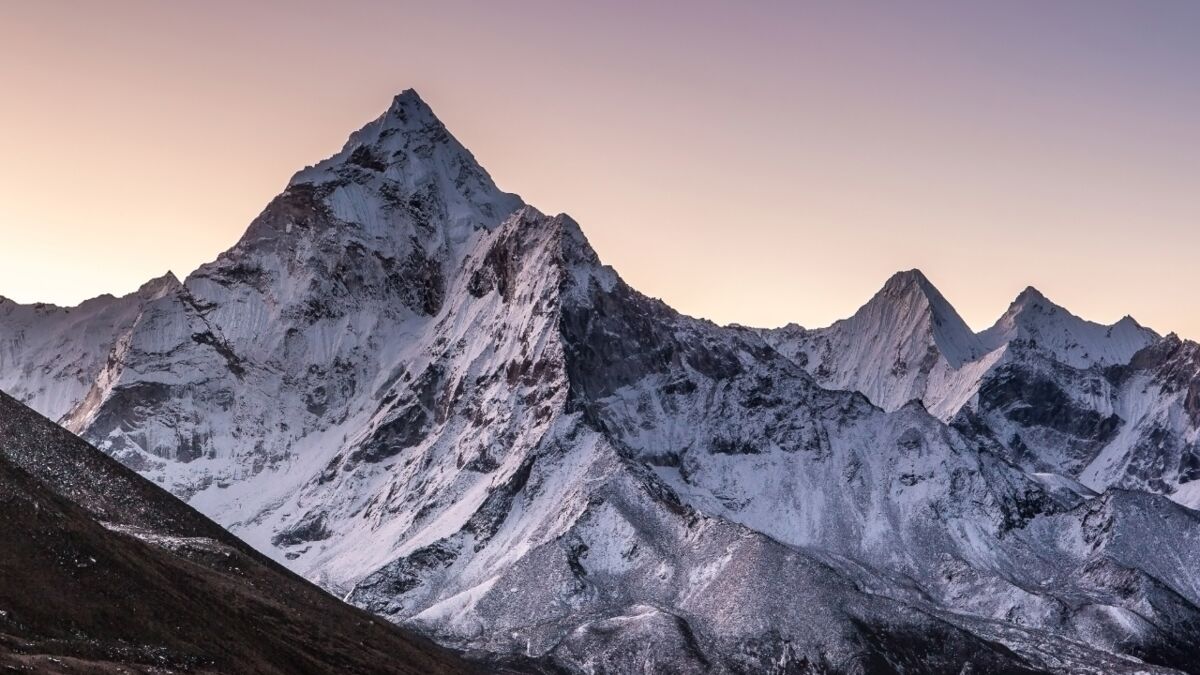 This Is The Gruesome Truth About Mount Everest That Climbers Dont Want You To Know About 