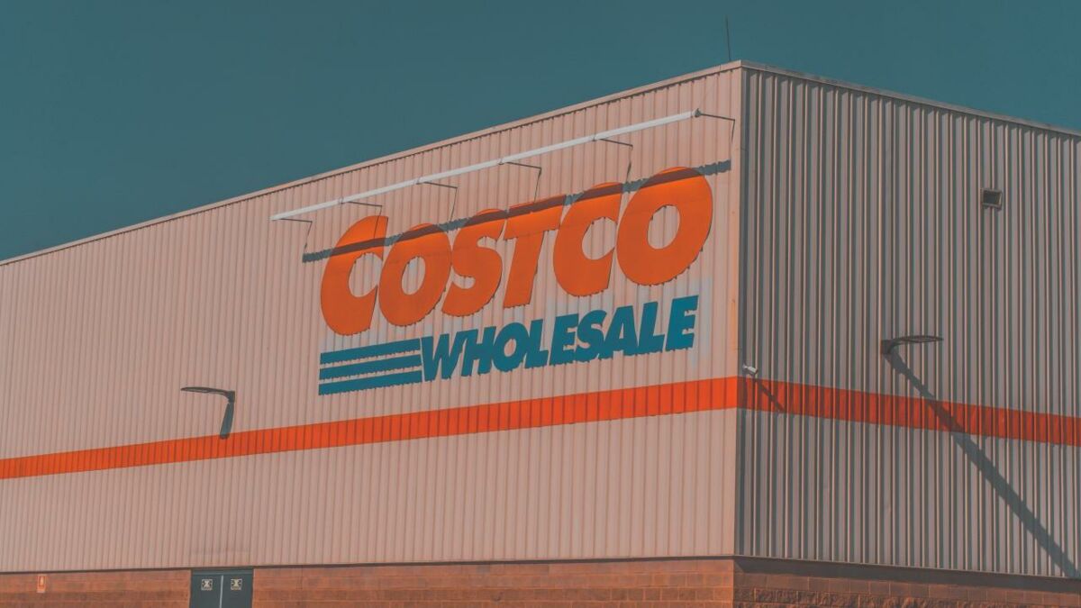 Costco CFO says the $1.50 hot-dog-and-soda combo is 'forever