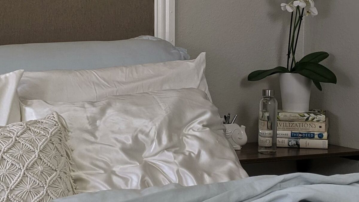 Kourtney kardashian outlet silk pillowcase