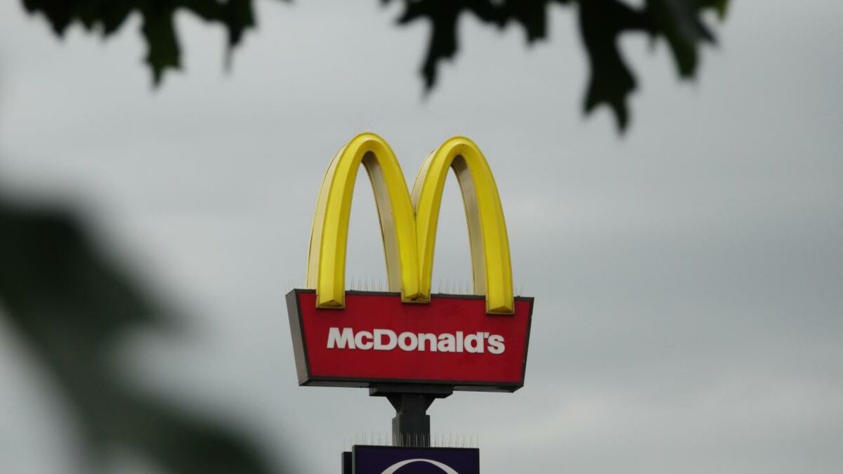 Mcdonalds Offering Double Cheeseburgers For Just 50 Cents This Week 