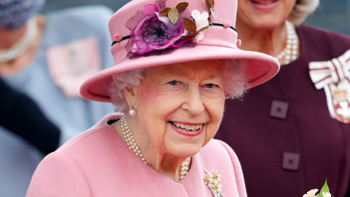 Queen Elizabeth has been advised to rest for two more weeks