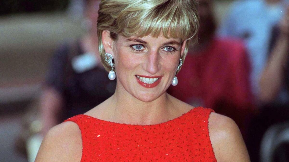 Princess Diana Ex Butler Paul Burrell Claims Her Ghost Contacted Him With This Two Word Message