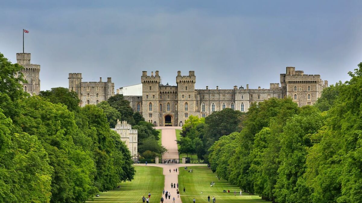 The Man Who Entered The Queen's Residence With A Crossbow Has Been ...