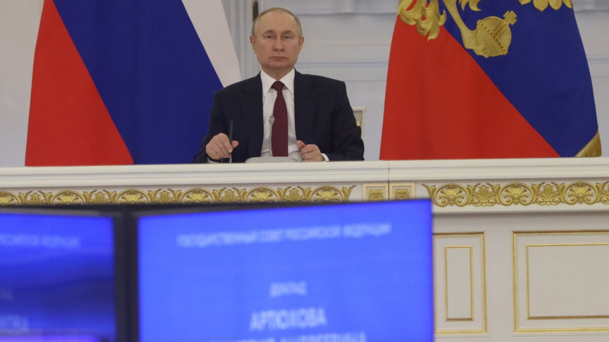 Vladimir Putin publicly loses his temper as he slams minister over ...