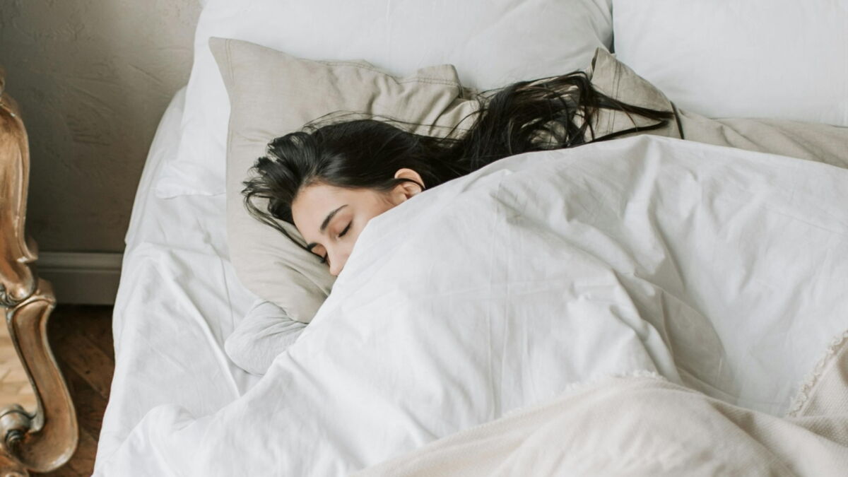 Женский сон. Матрас для сна. Уписалась ночью в кровать. Девушка во сне выбирает. Выбирать кольцо во сне.