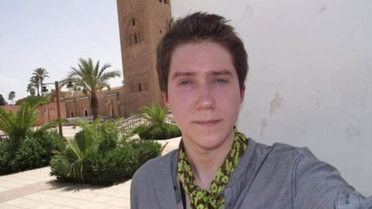 Oli London underwent 15 surgeries to look like a Kpop star