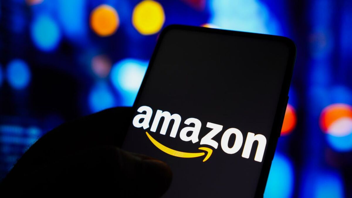 Amazon: Warning issued as scam texts target customers’ bank details