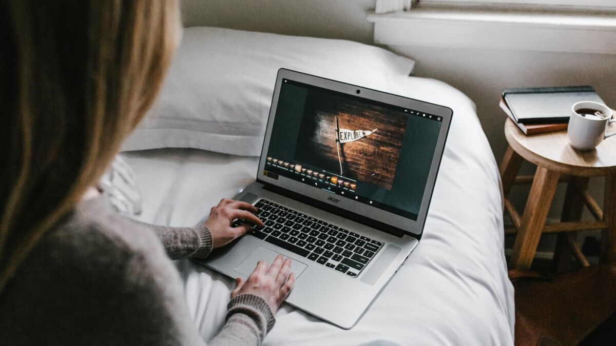 How to work from your bed without hurting your back