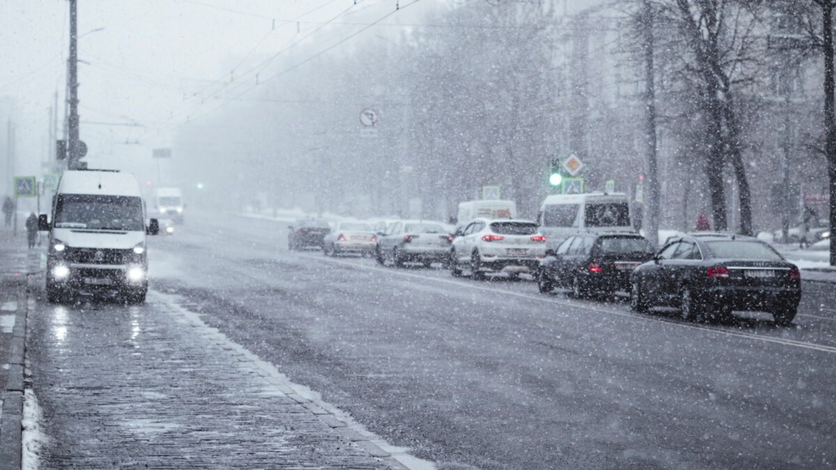 Here are the 4 quickest ways to defrost your car this winter