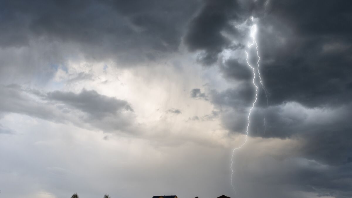 Running during a thunderstorm can have fatal consequences for your health