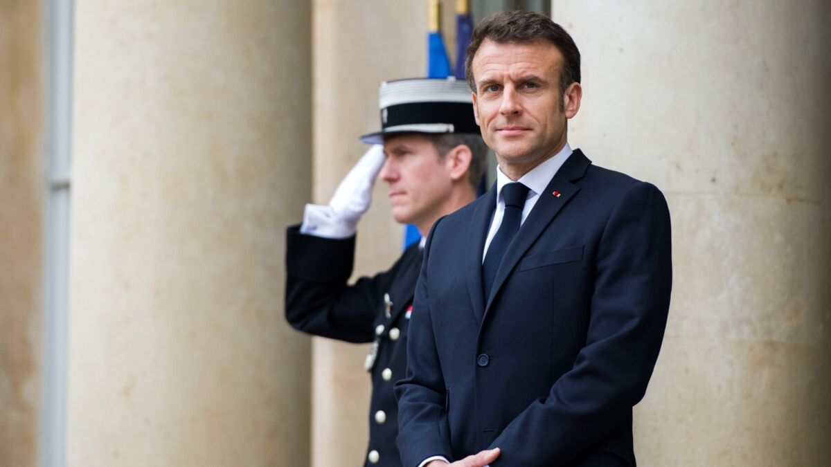 Emmanuel Macron: Outrageous images of the French President as a garbage ...