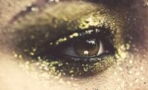 This Is How You Should Wear Glitter Makeup During The Holidays