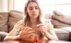 How to remove your nail varnish or at home