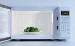 Microwave oven: Does food become less healthy when microwaved?