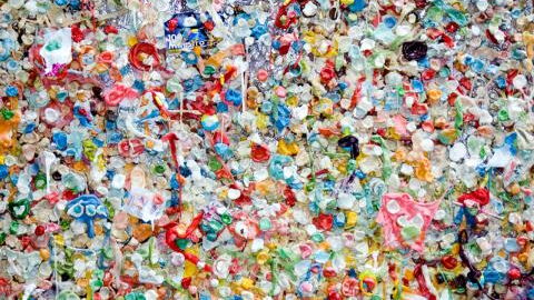 Scientists have just made yet another terrible discovery about plastic pollution, and it will surprise you