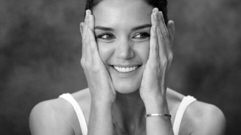 Katie Holmes proudly showed off her grey hair, impressing the web