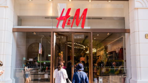 H&M Is Selling A Cheaper Version Of The Plaid Coat That Sara Carbonero Wore