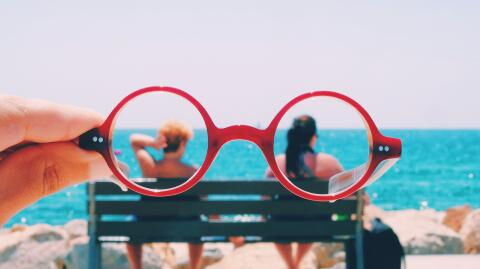 Here's how to choose the right glasses according to the shape of your face