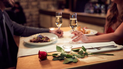 These Are The Dishes You Should Avoid When Going Out For A Romantic Valentine's Day Dinner