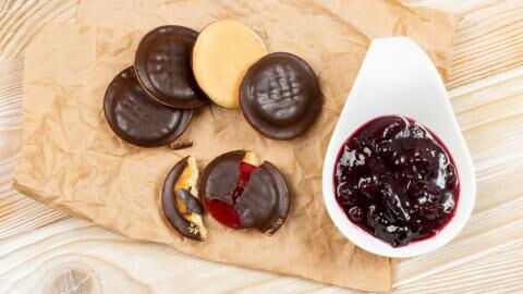 Recipe: here's how to make a jaffa cake tray bake